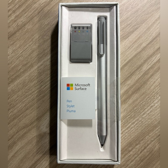 Silver Microsoft Surface Pen for Surface 3, Surface Pro 3 & 4, and Surface Book - Picture 1 of 3